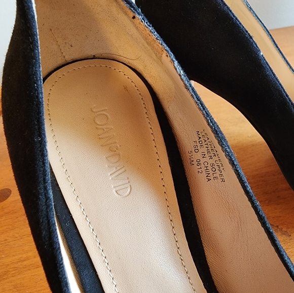 shoes - Picture 2 of 7